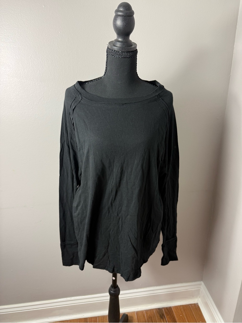 Zenana Outfitters Black Long-Sleeve Crewneck Top